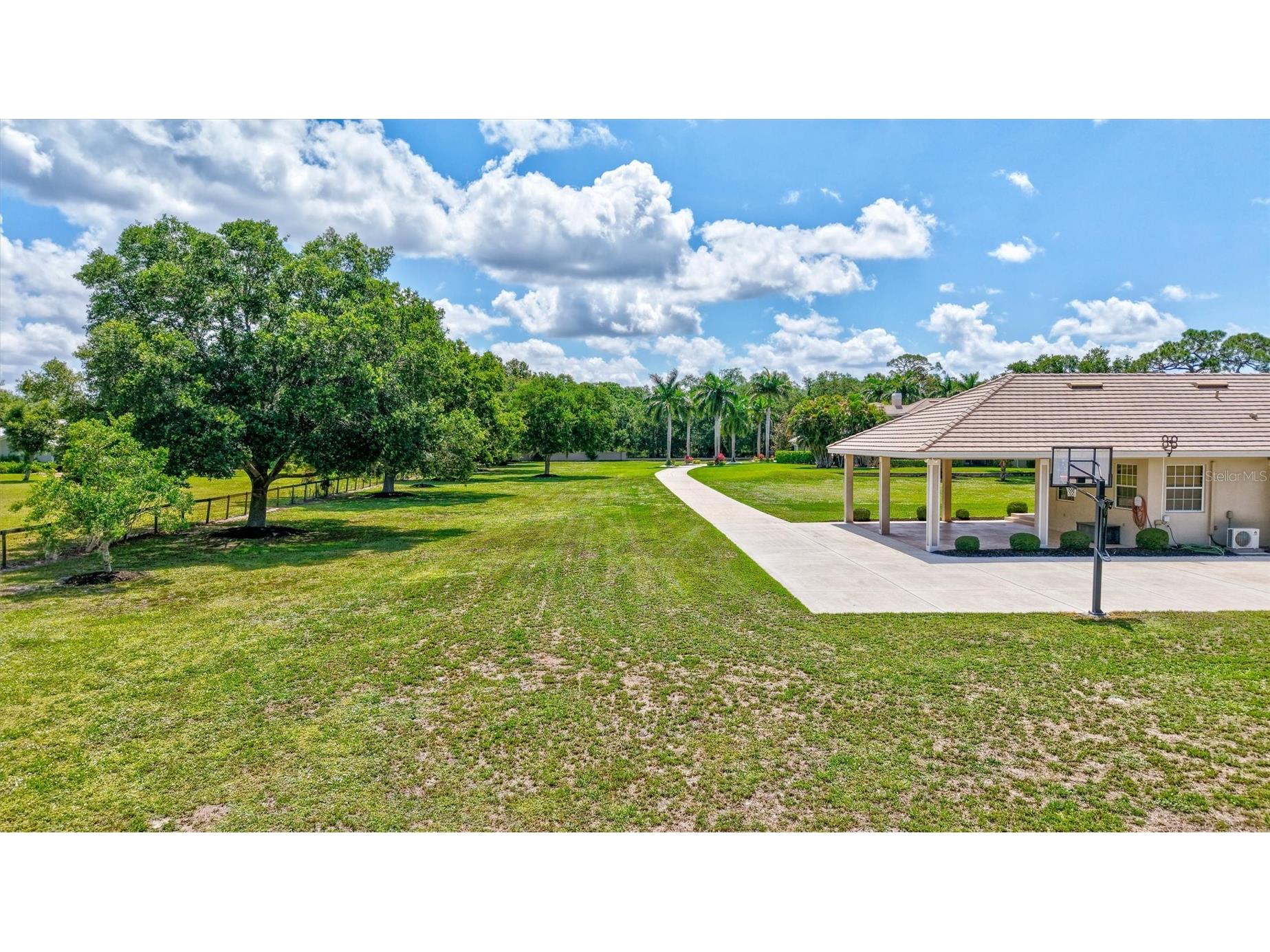 1045 Fox Creek Drive Sarasota FL 34240 A4694380 image20