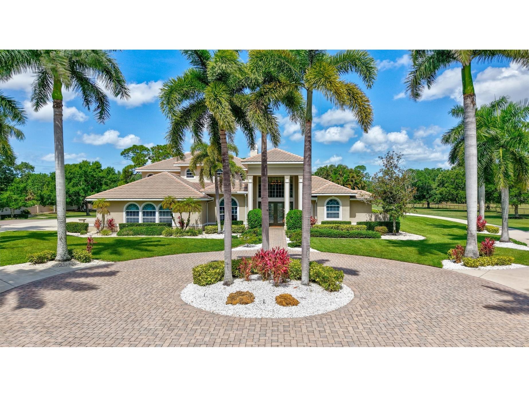 1045 Fox Creek Drive Sarasota FL 34240 A4694380 image3