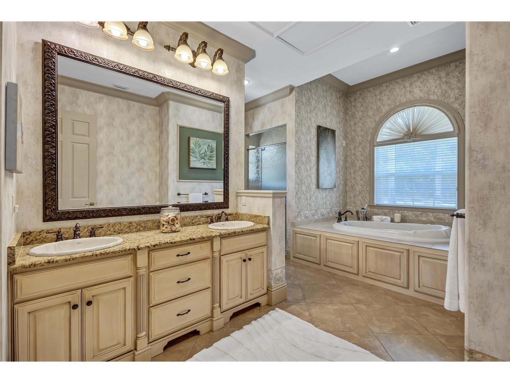 1045 Fox Creek Drive Sarasota FL 34240 A4694380 image32