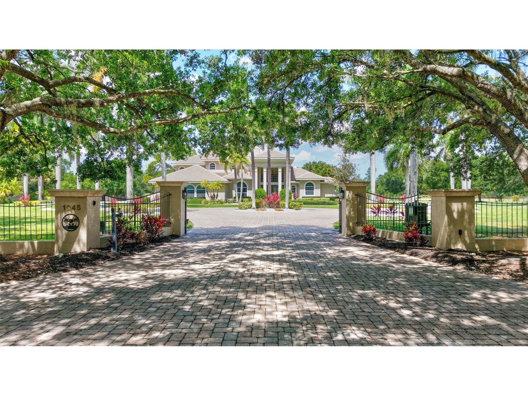 1045 Fox Creek Drive Sarasota FL 34240 A4694380 image4