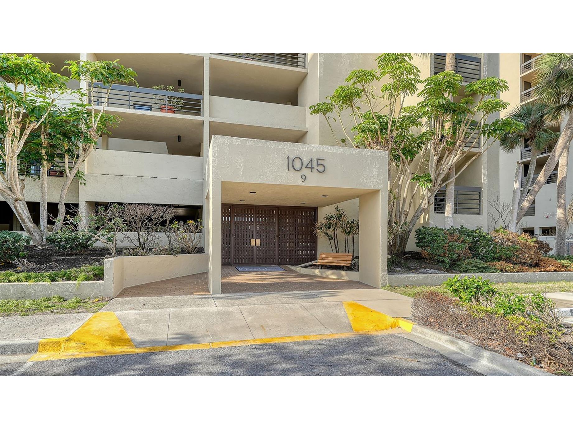 1045 Gulf Of Mexico Drive #301 Longboat Key FL 34228 A4694202 image2