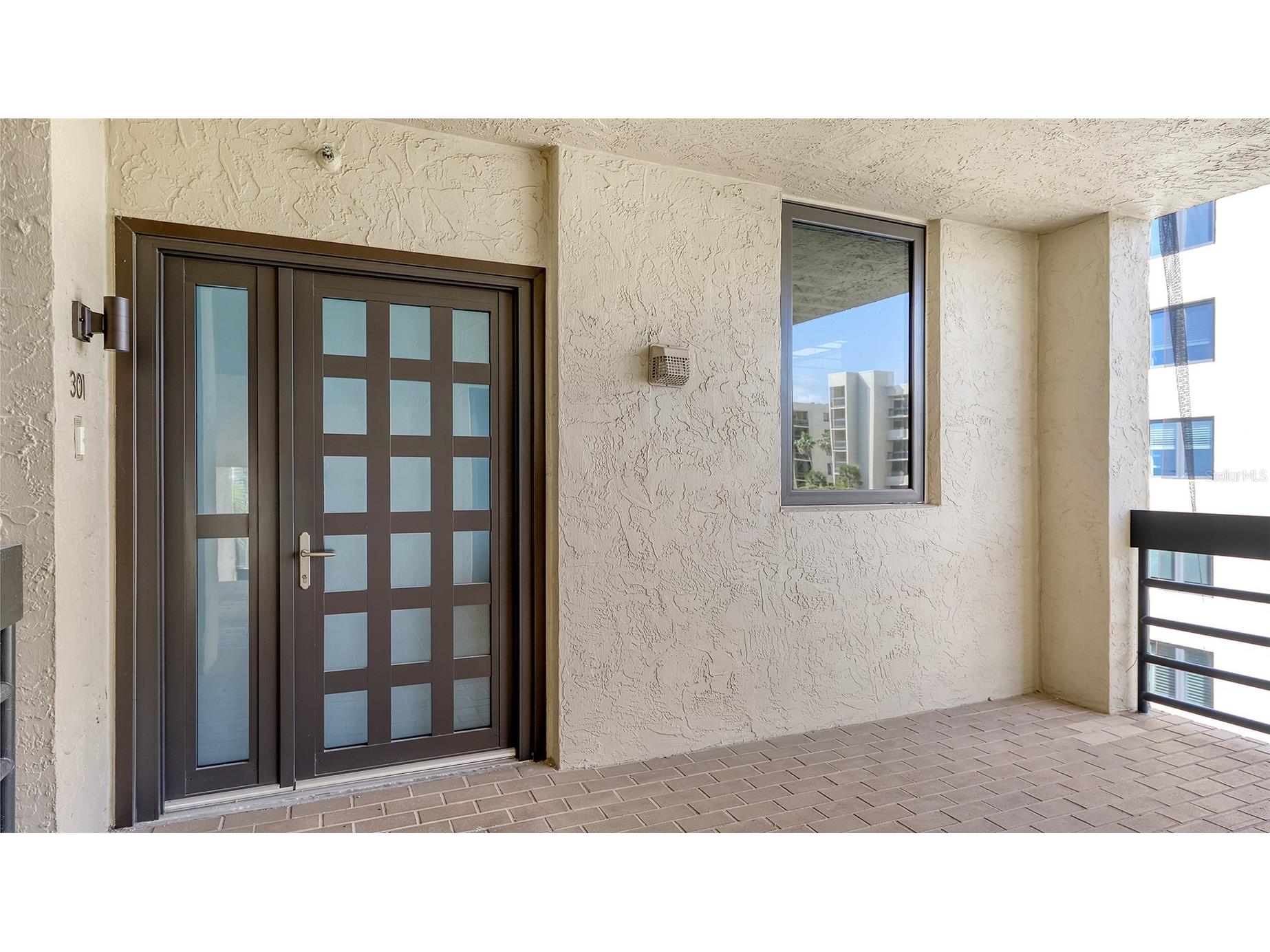 1045 Gulf Of Mexico Drive #301 Longboat Key FL 34228 A4694202 image3