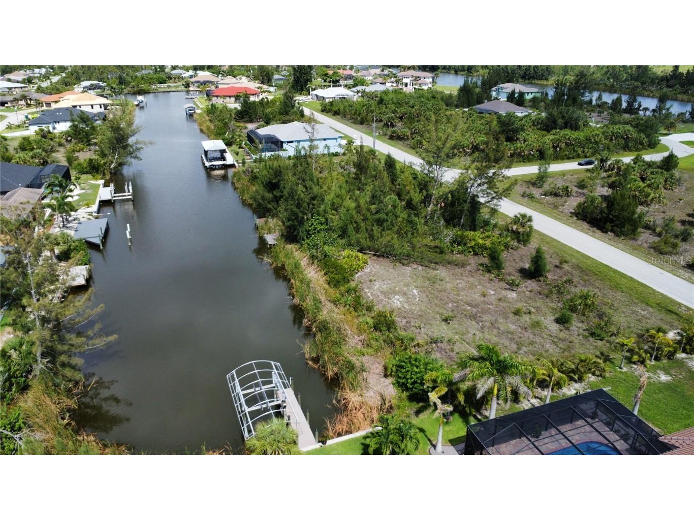 10462 Poughkeepsie Circle Port Charlotte FL 33981 - POUGHKEEPSIE WATERWAY O6318478 image1