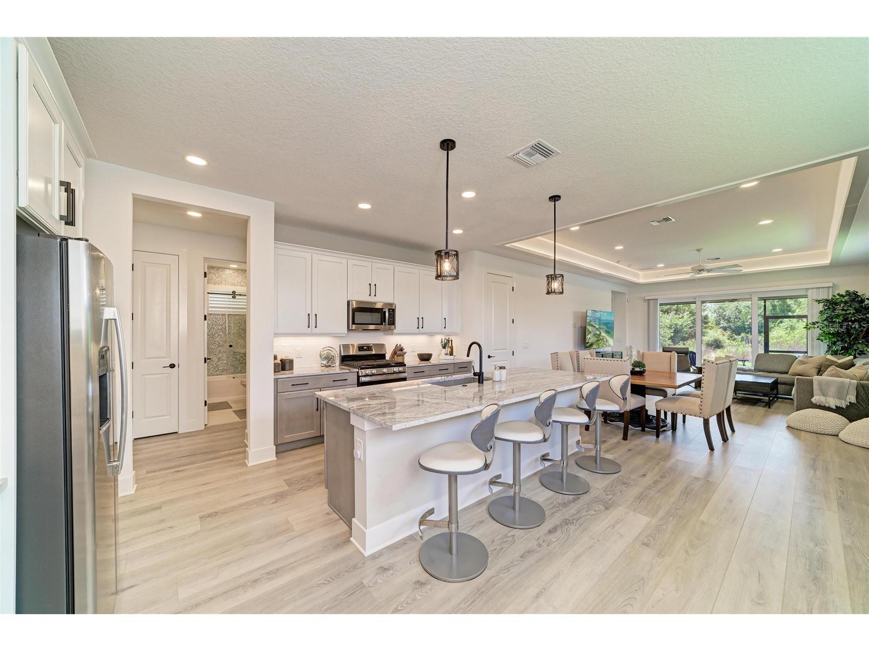 1047 Waterline Court Sarasota FL 34240 A4696353 image2