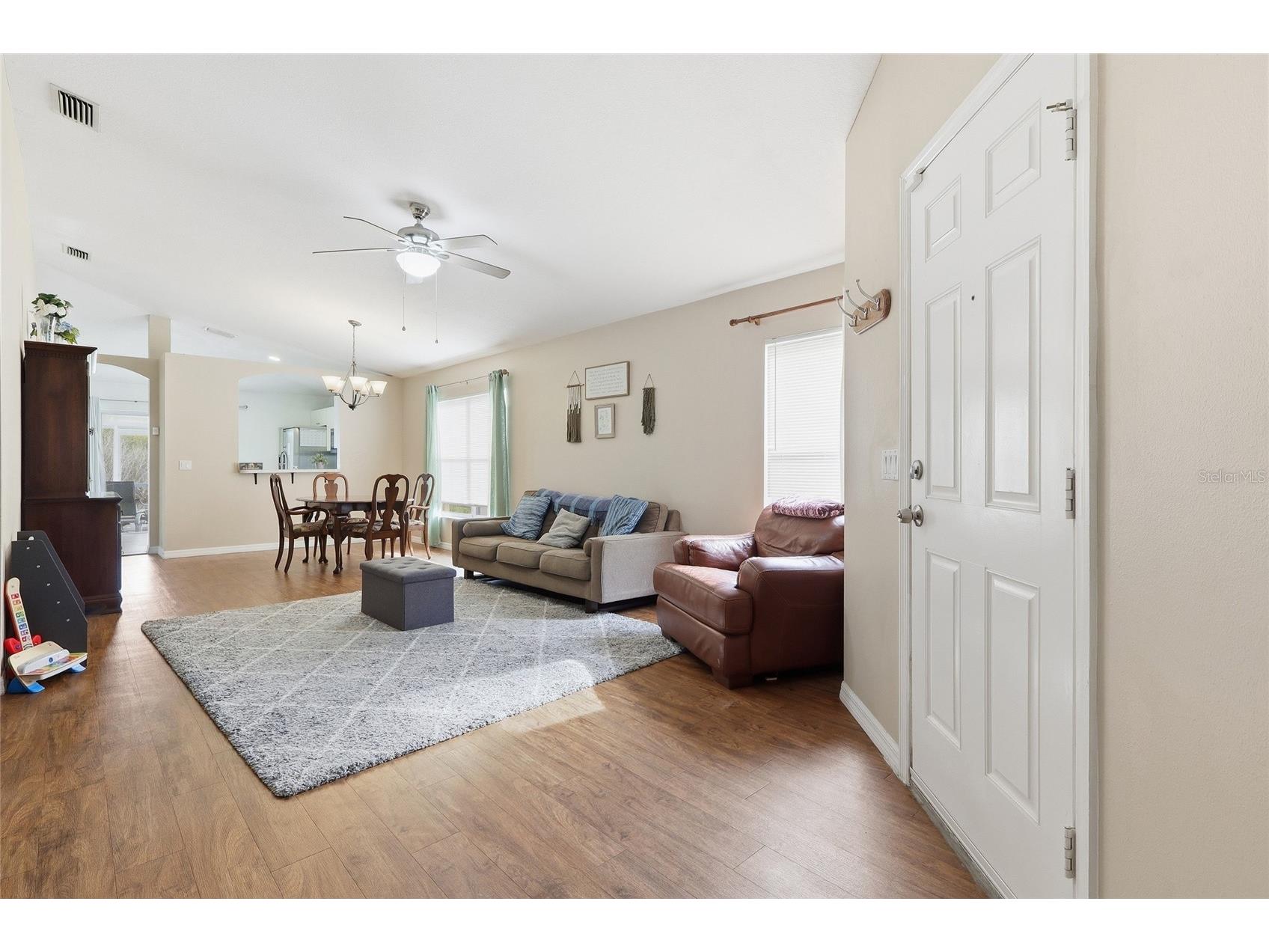 1048 Lake Shore Ranch Drive Seffner FL 33584 TB8464851 image2