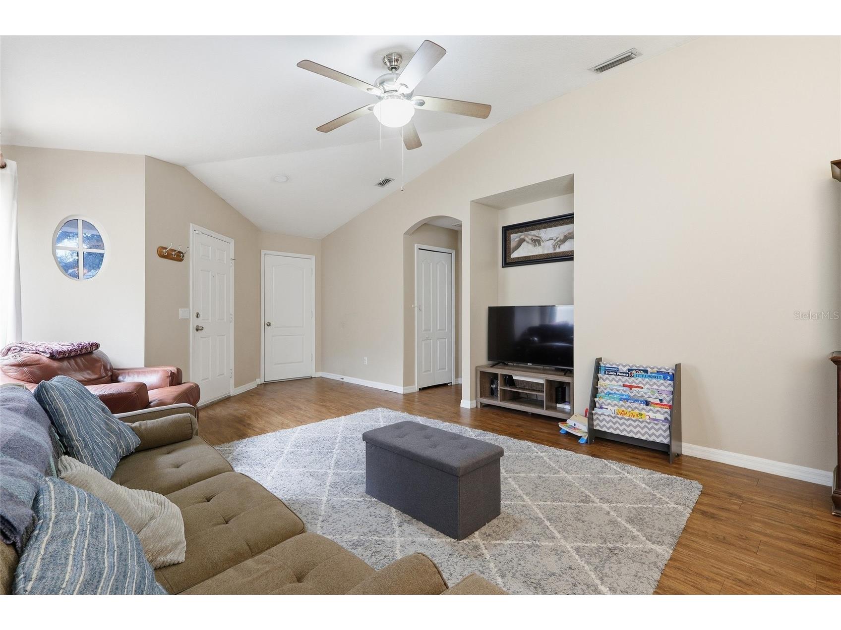 1048 Lake Shore Ranch Drive Seffner FL 33584 TB8464851 image3