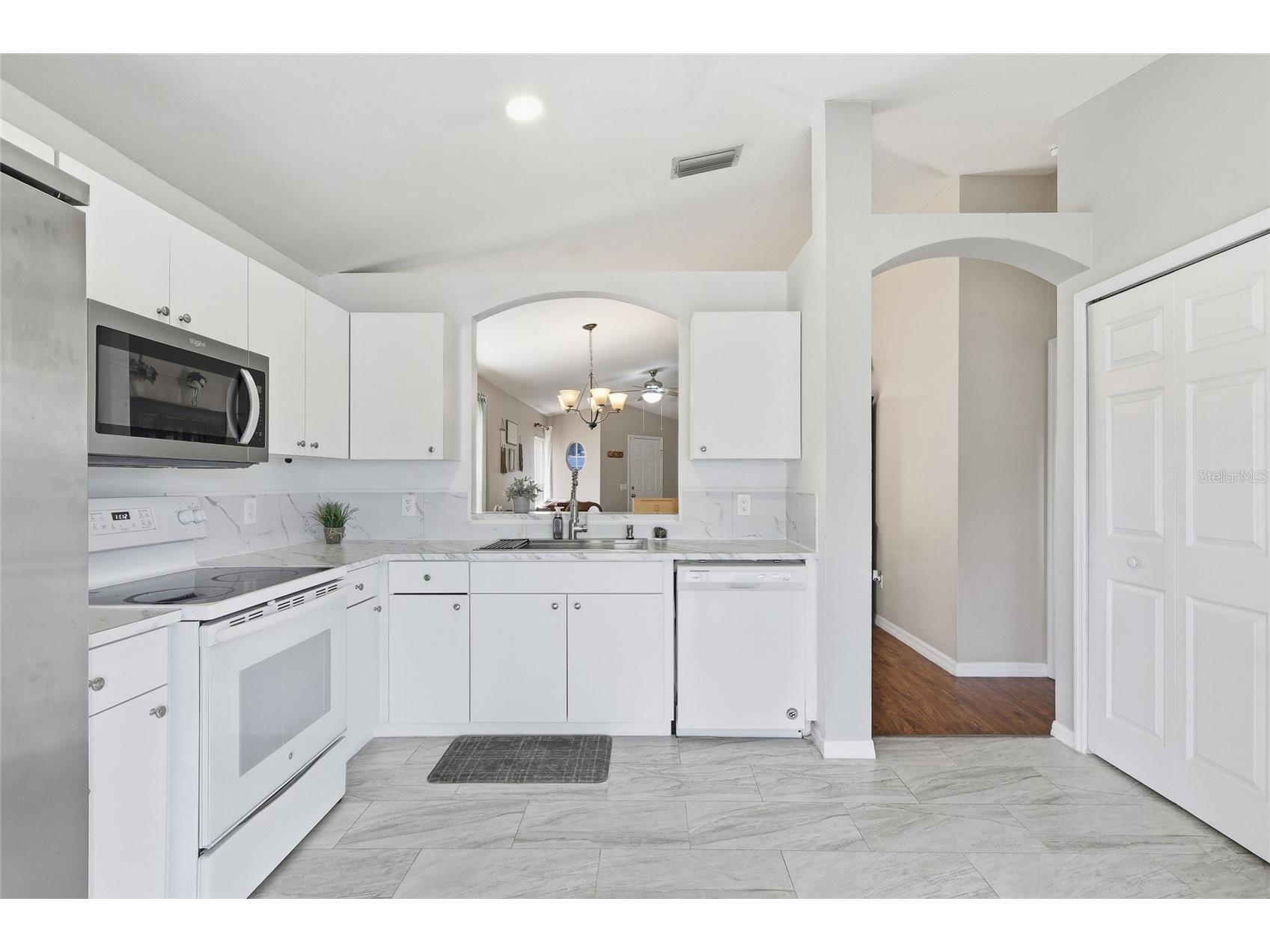 1048 Lake Shore Ranch Drive Seffner FL 33584 TB8464851 image7