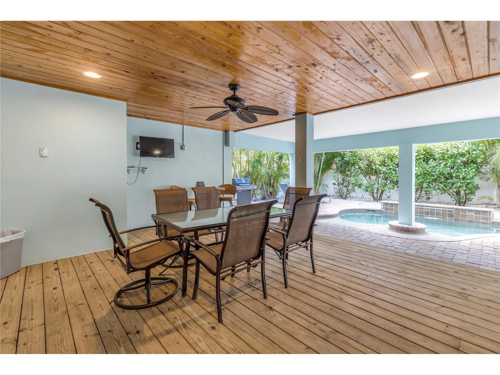 105 4th Street S Bradenton Beach FL 34217 A4682878 image45