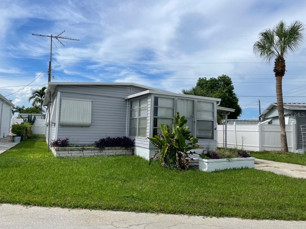 105 51st Avenue Drive W Bradenton FL 34207 A4619069 image1