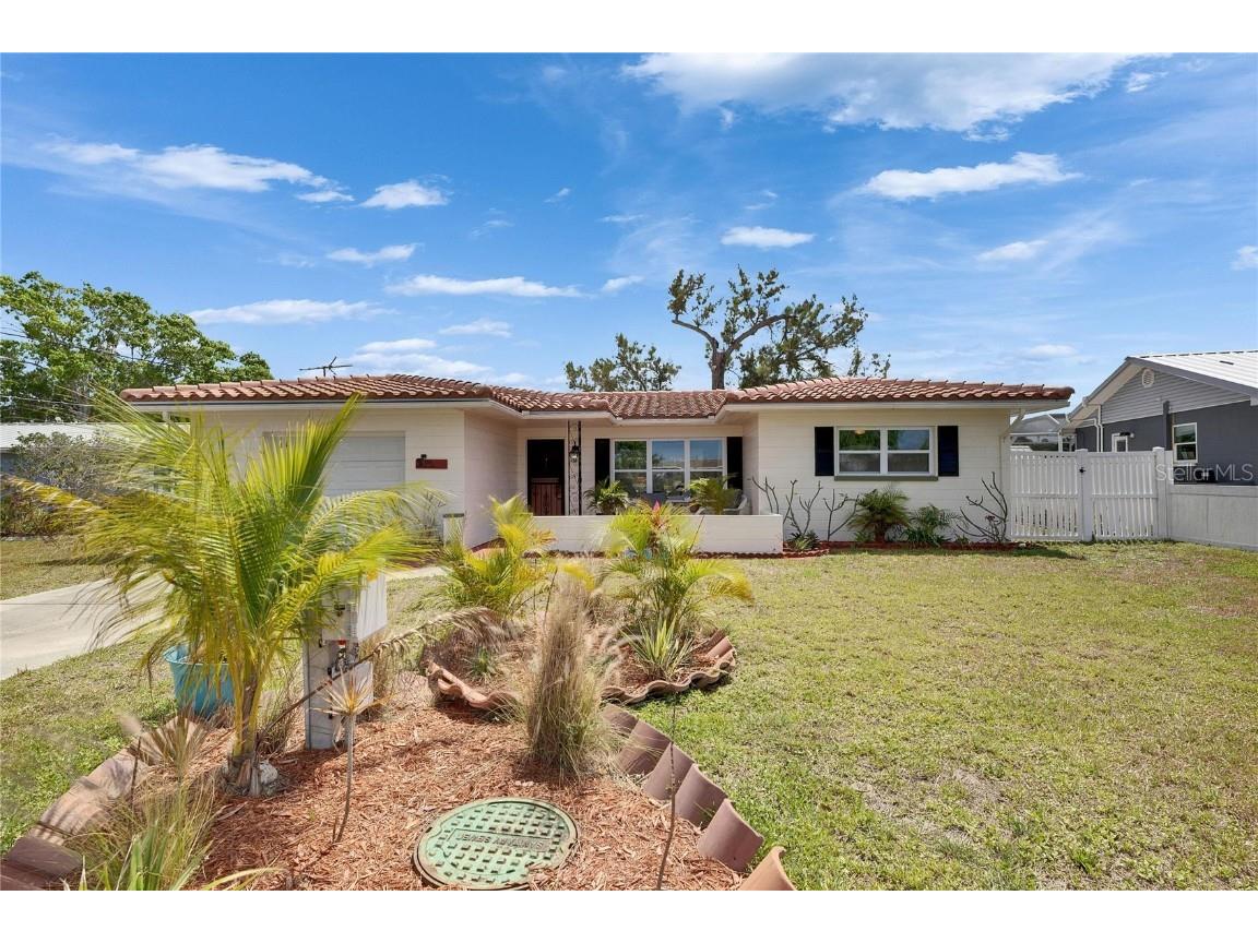 105 6th Street NW Ruskin FL 33570 - RUSKIN INLET TB8370291 image1