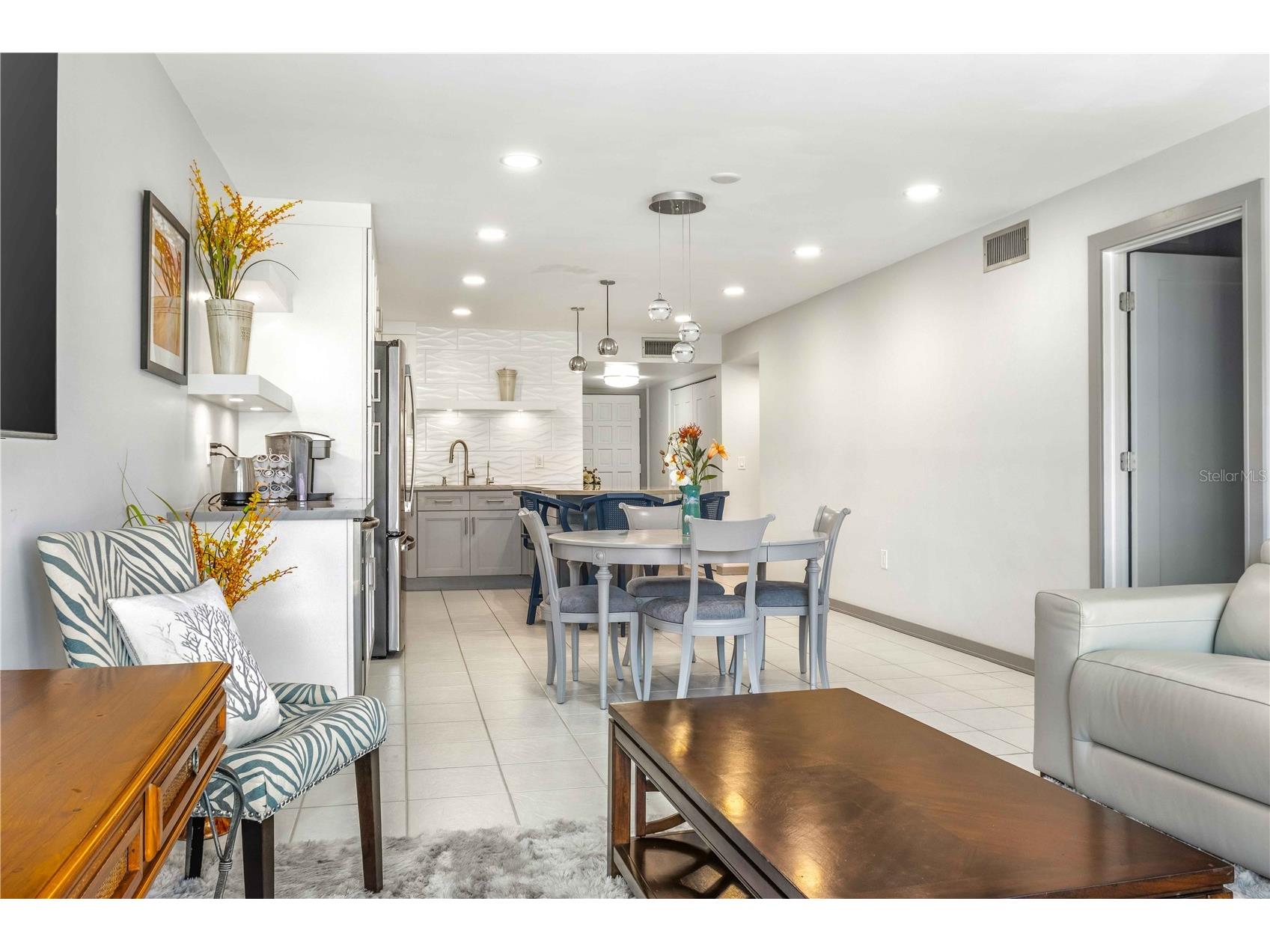 105 Island Way #142 Clearwater Beach FL 33767 TB8489299 image4