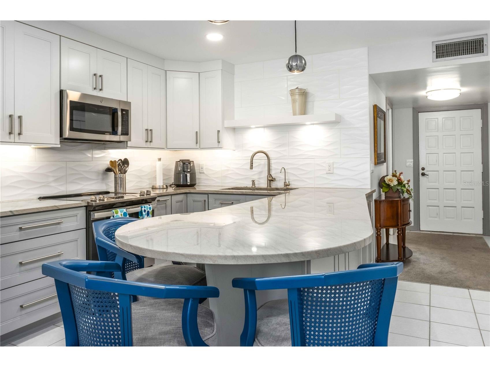 105 Island Way #142 Clearwater Beach FL 33767 TB8489299 image5