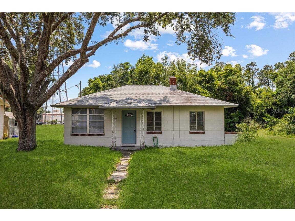 105 N Florida Avenue Howey In The Hills FL 34737 O6319258 image1