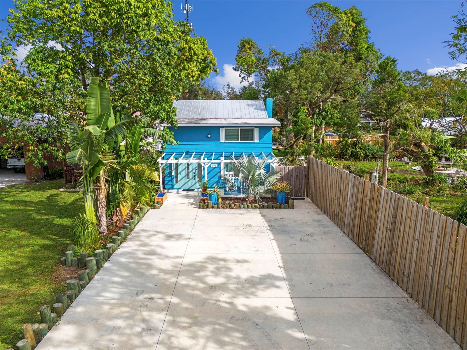 105 Tucker Avenue Sarasota FL 34232 A4680183 image10