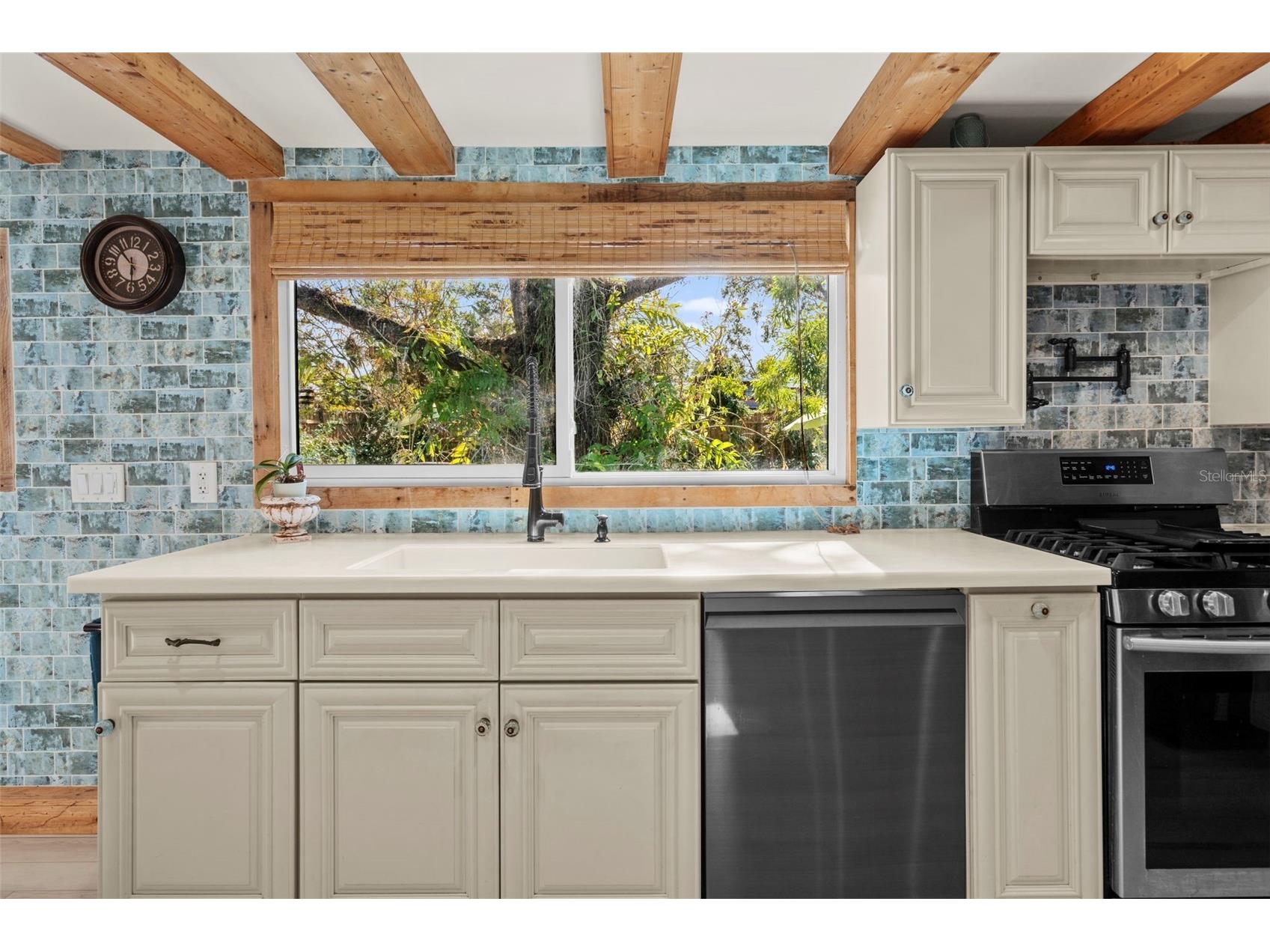 105 Tucker Avenue Sarasota FL 34232 A4680183 image39