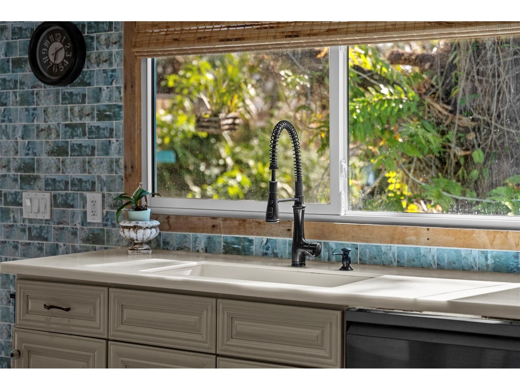 105 Tucker Avenue Sarasota FL 34232 A4680183 image40