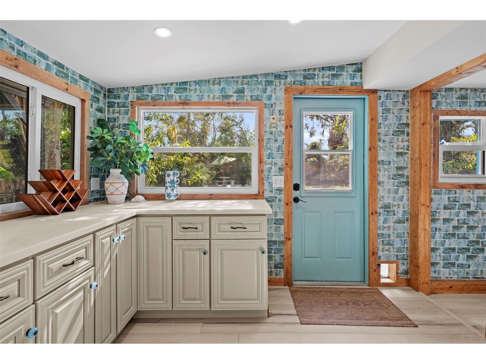 105 Tucker Avenue Sarasota FL 34232 A4680183 image53