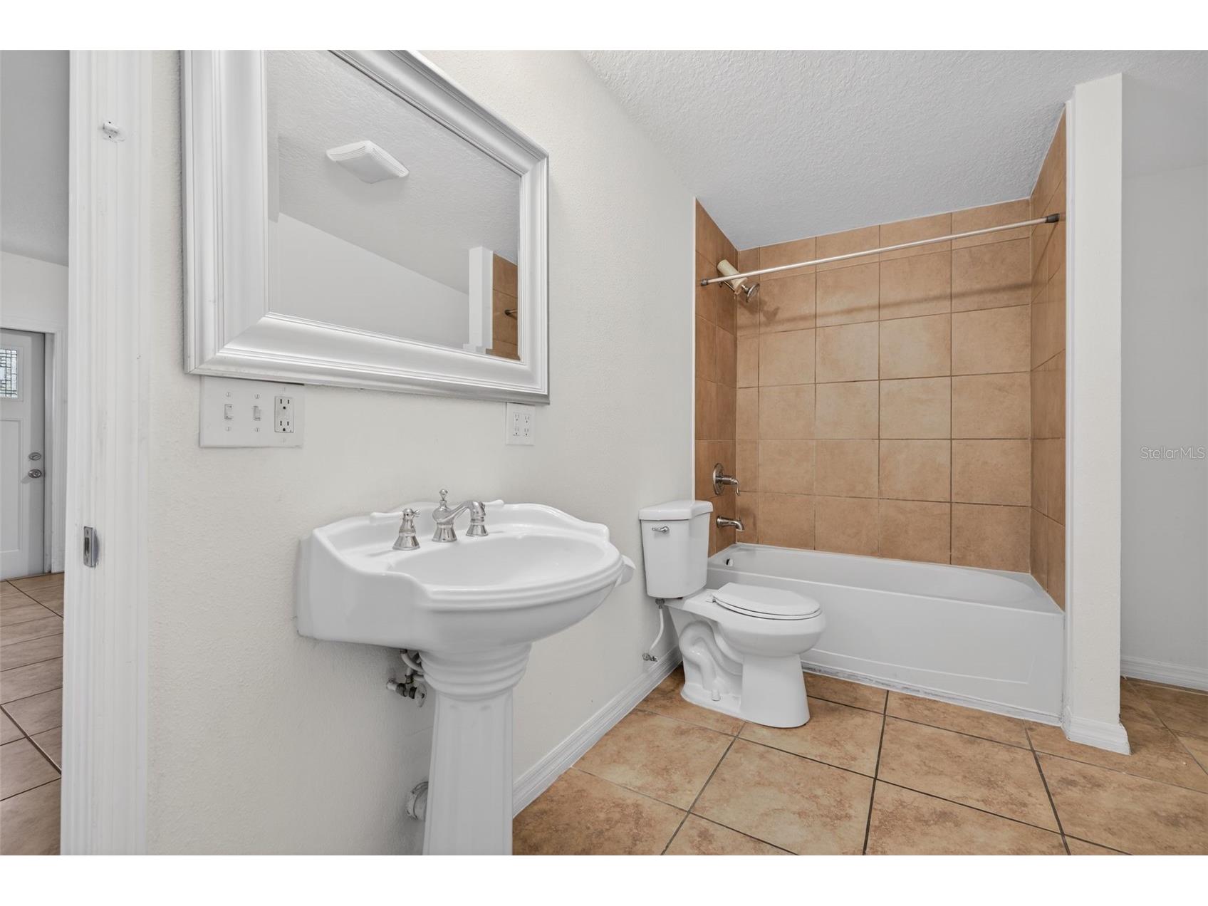 105 W Columbus Drive Tampa FL 33602 TB8487057 image14