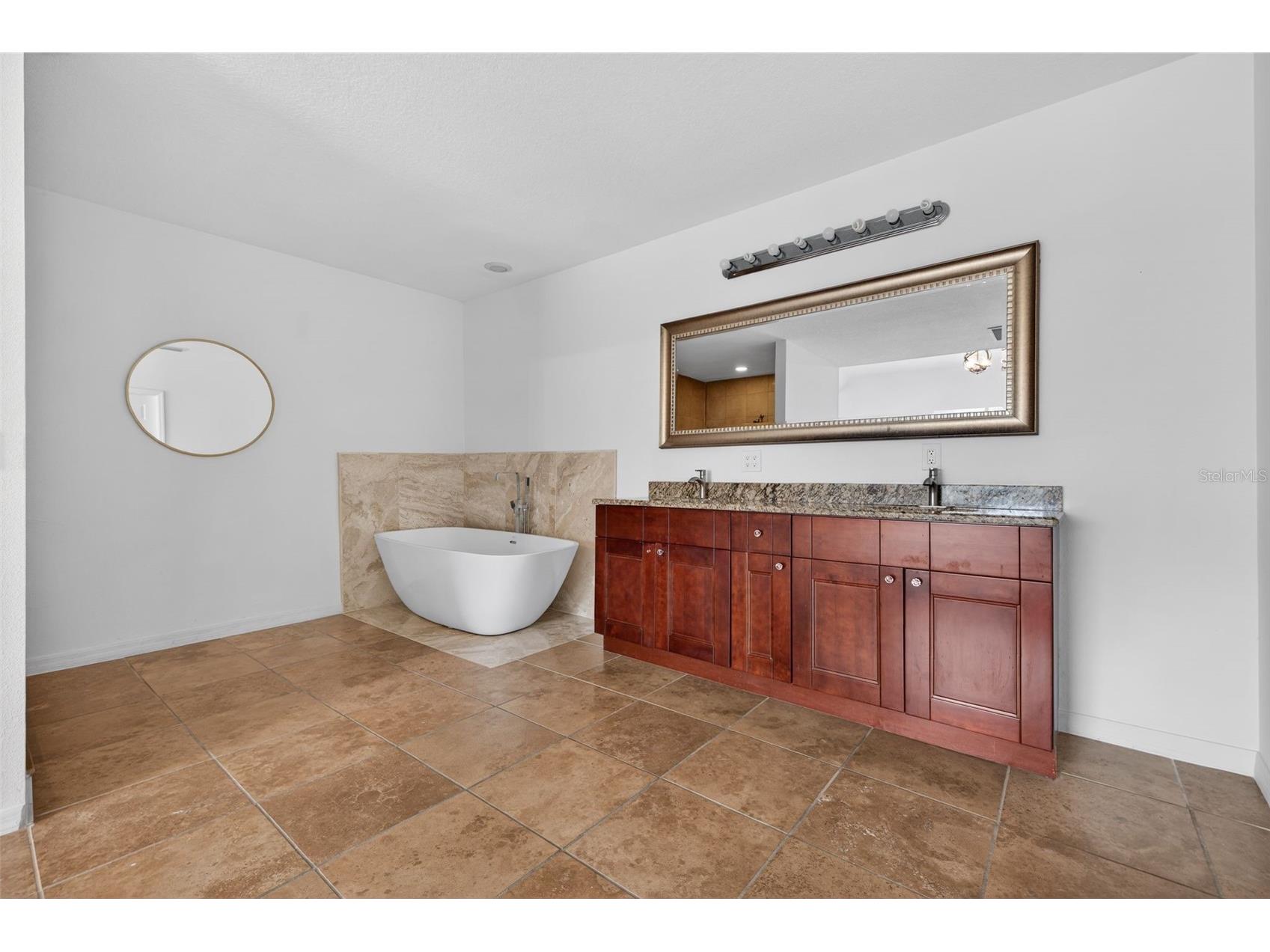 105 W Columbus Drive Tampa FL 33602 TB8487057 image23