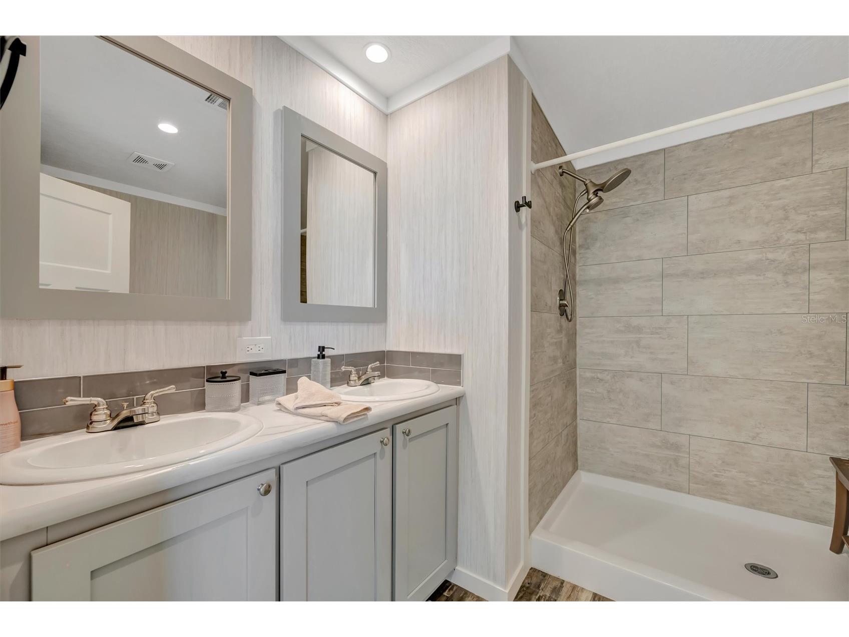 105 W Saint Johns Way Apollo Beach FL 33572 TB8461000 image13