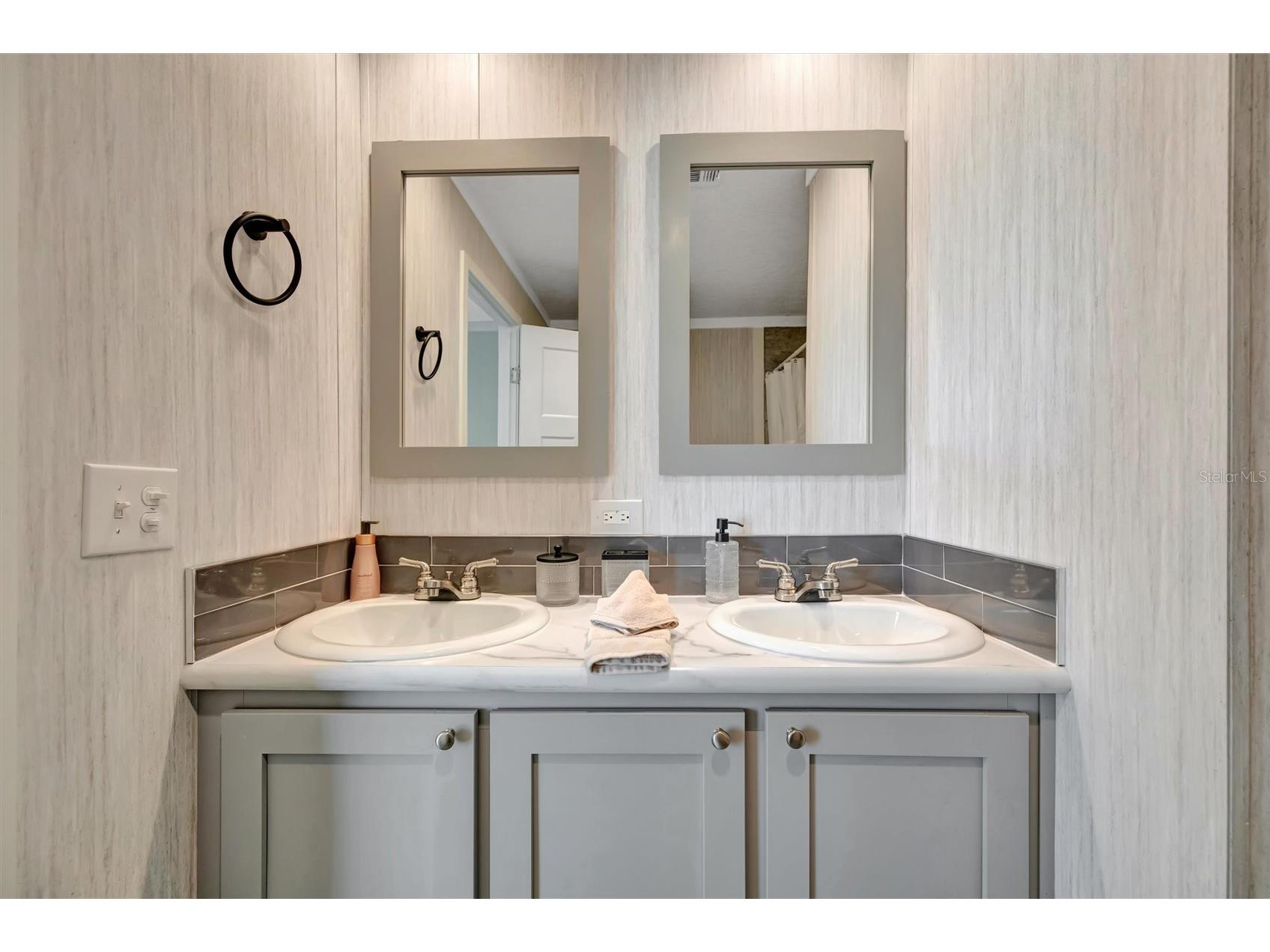 105 W Saint Johns Way Apollo Beach FL 33572 TB8461000 image14