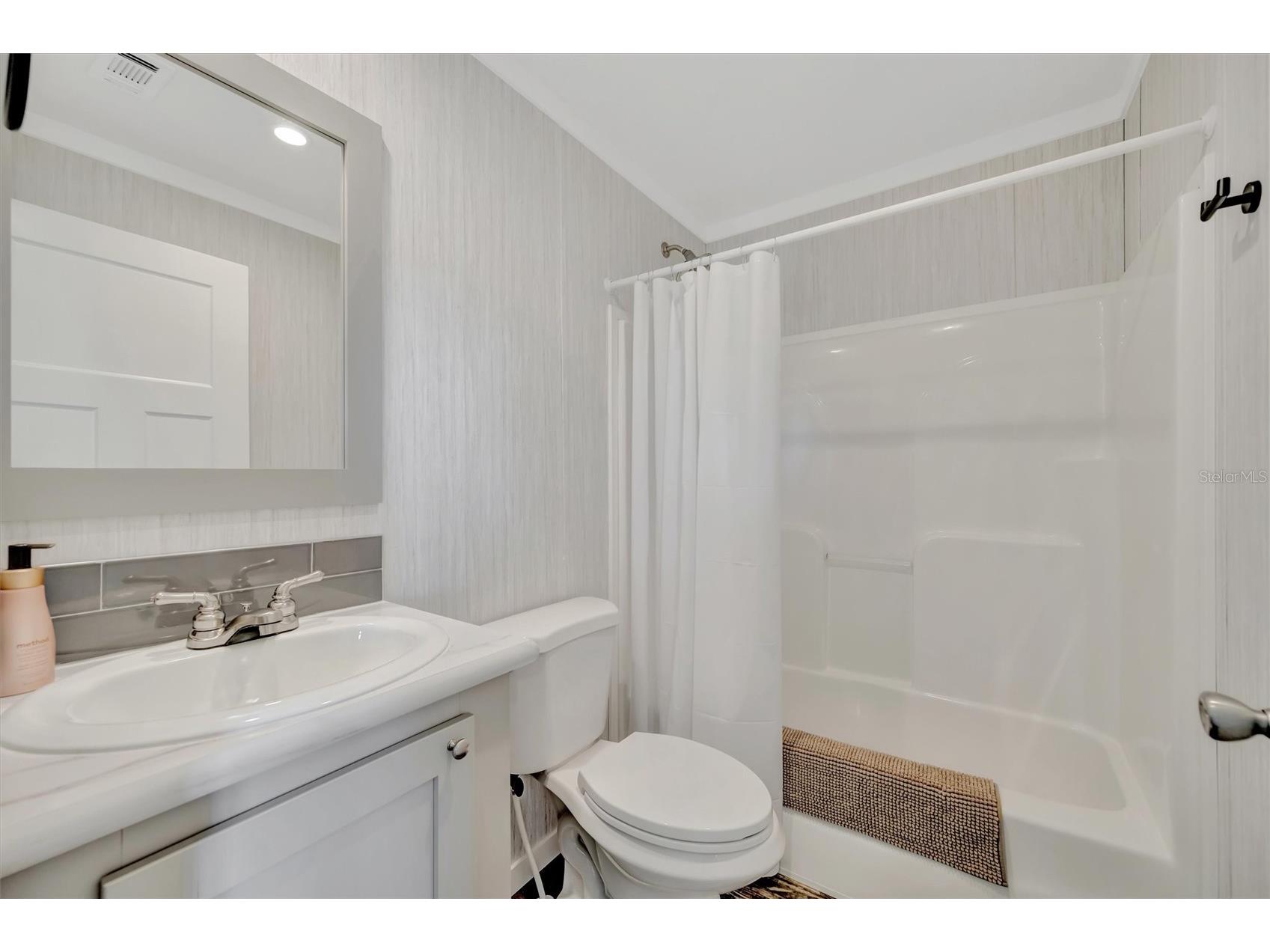 105 W Saint Johns Way Apollo Beach FL 33572 TB8461000 image16