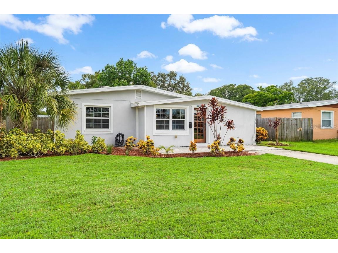 1050 61st Avenue N Saint Petersburg FL 33703 U8174242 image1