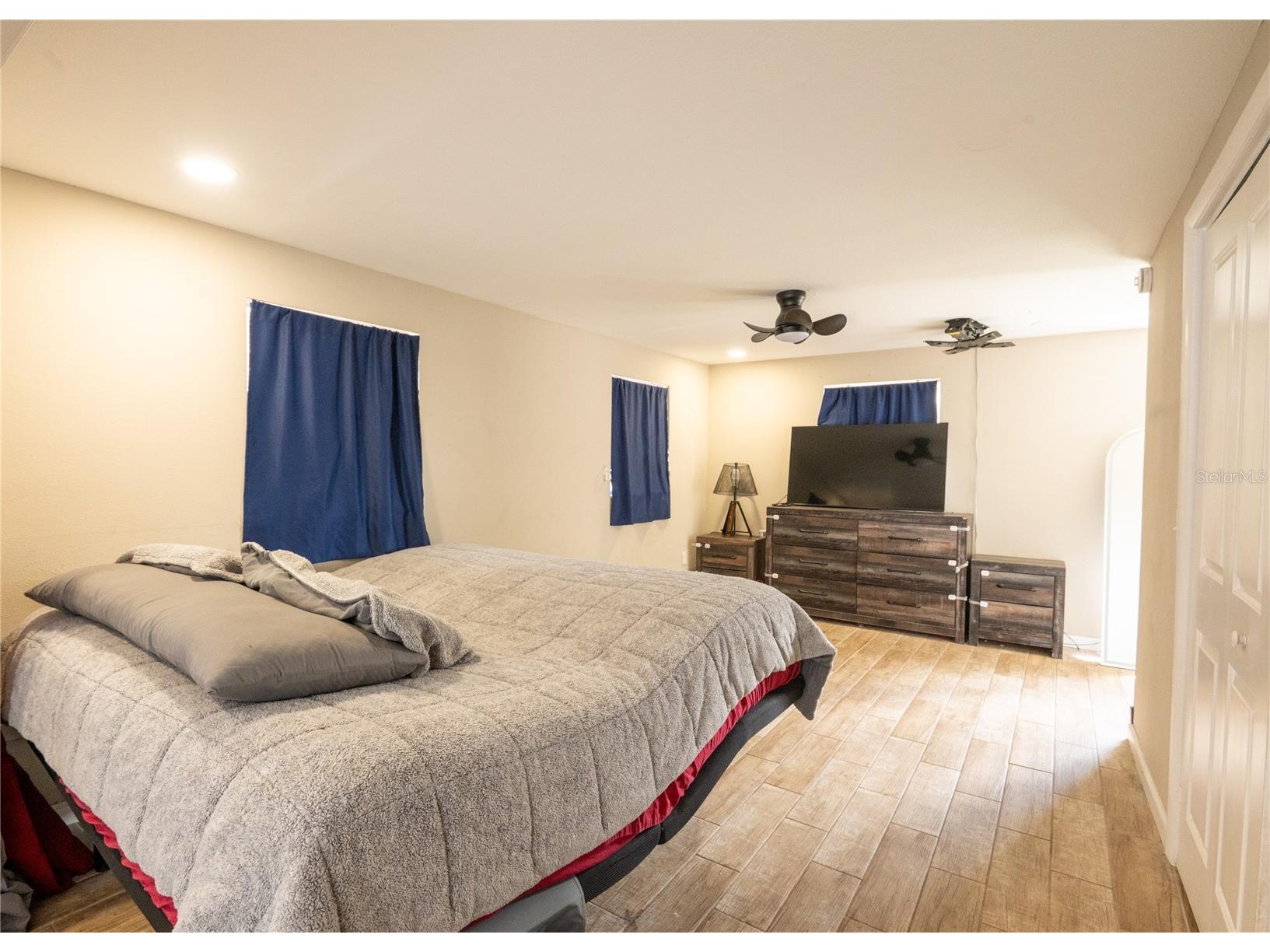 1050 Deal Lane Holiday FL 34691 O6391641 image3