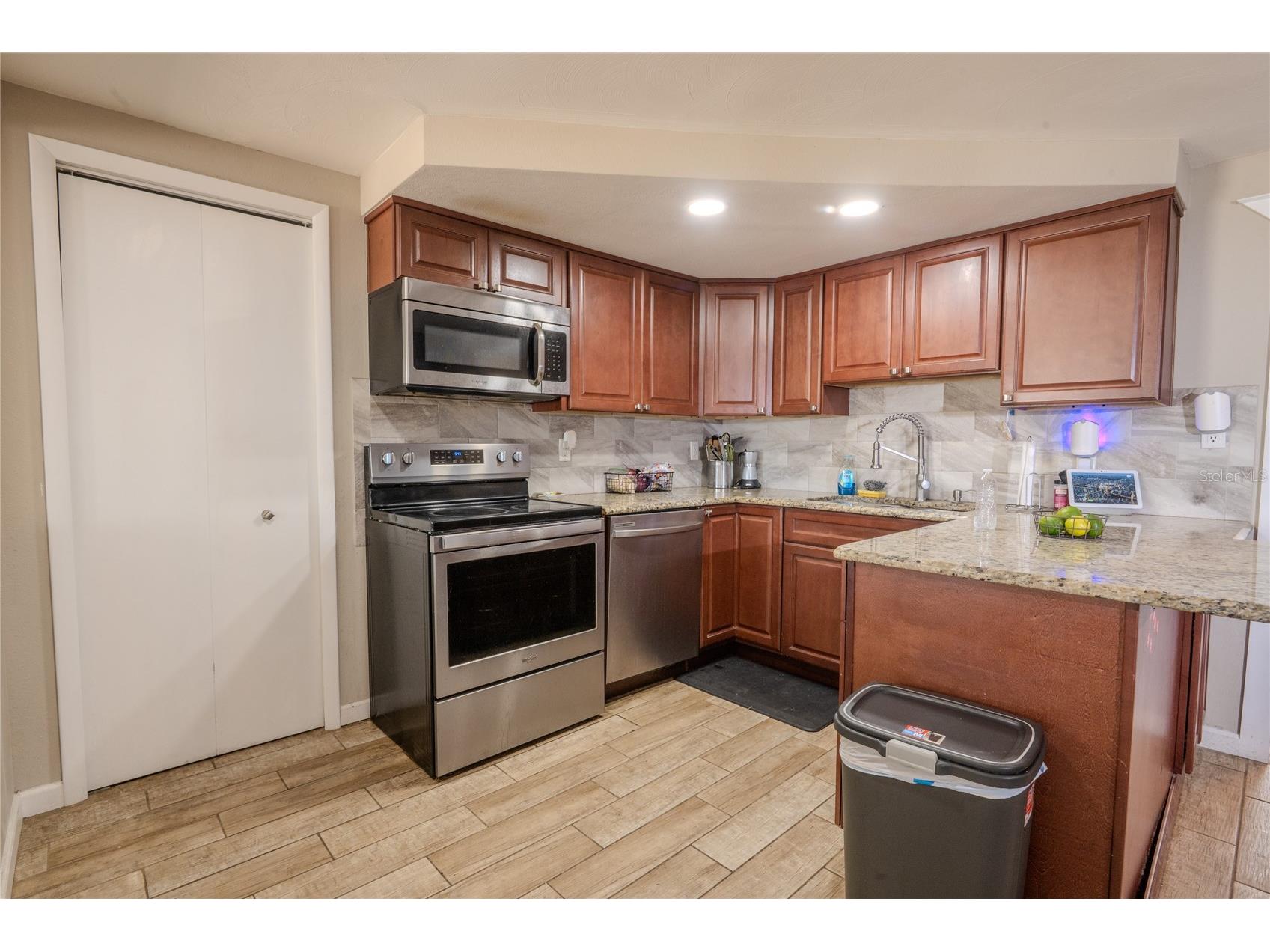 1050 Deal Lane Holiday FL 34691 O6415296 image3
