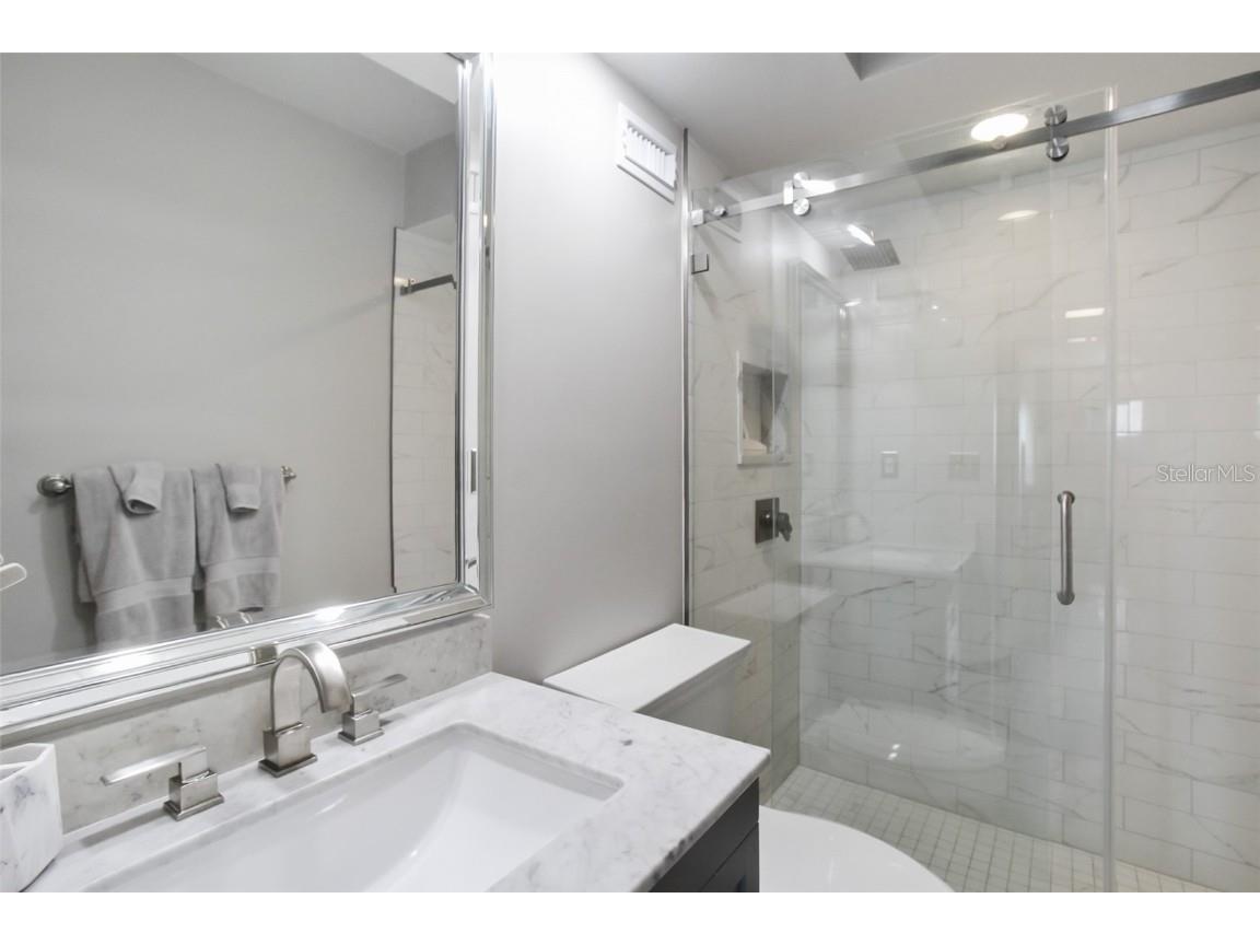 1050 Longboat Club Road #702 Longboat Key FL 34228 A4658787 image16