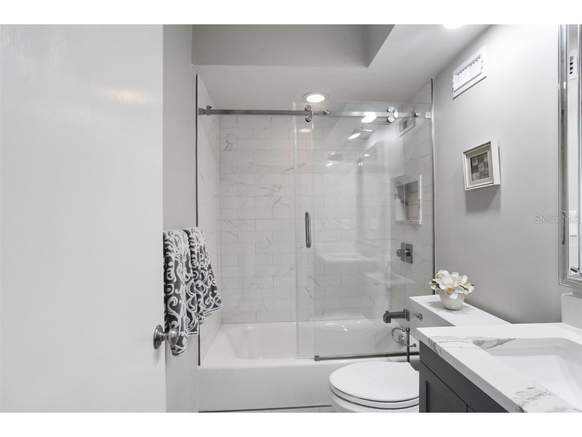 1050 Longboat Club Road #702 Longboat Key FL 34228 A4658787 image33