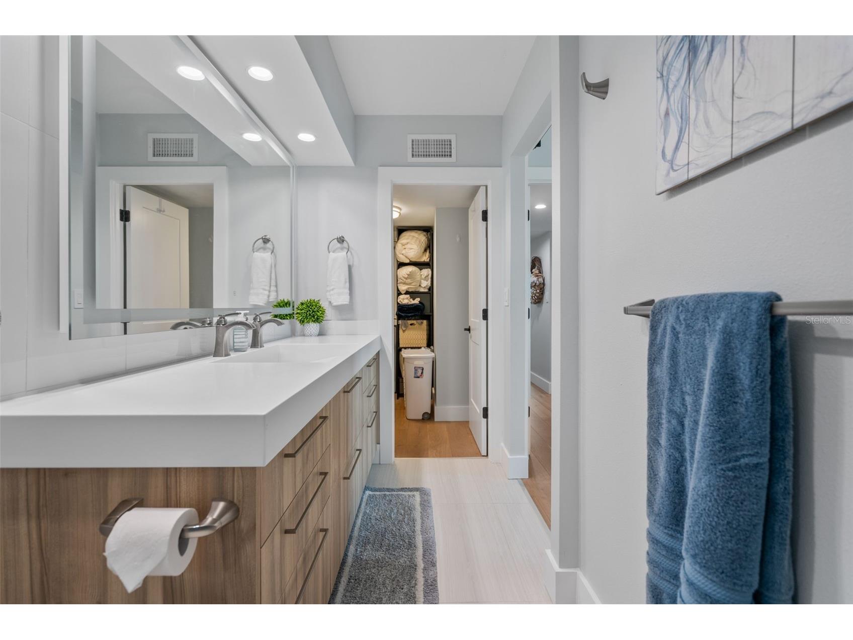 1050 Longboat Club Road #901 Longboat Key FL 34228 A4694717 image21