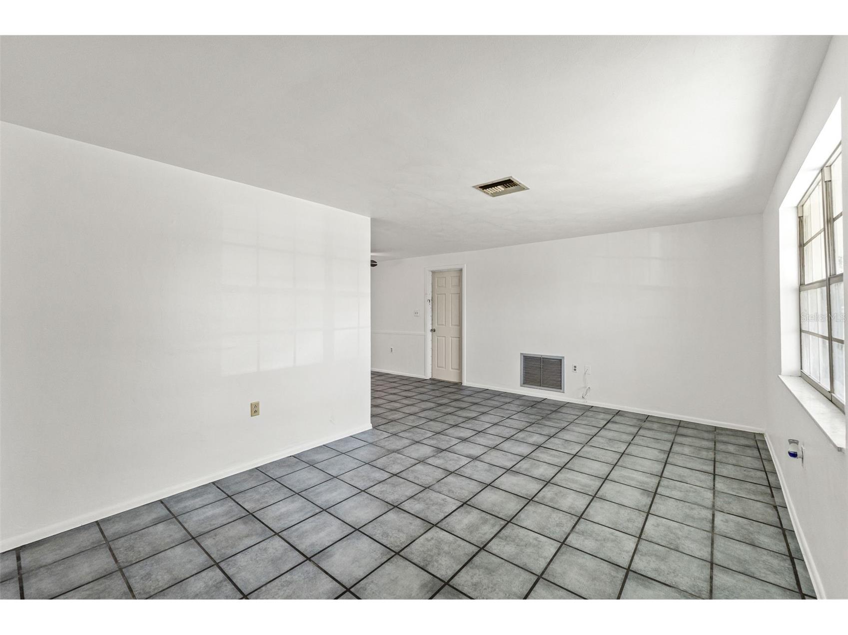 1050 Saxon Lane Holiday FL 34691 W7884854 image3