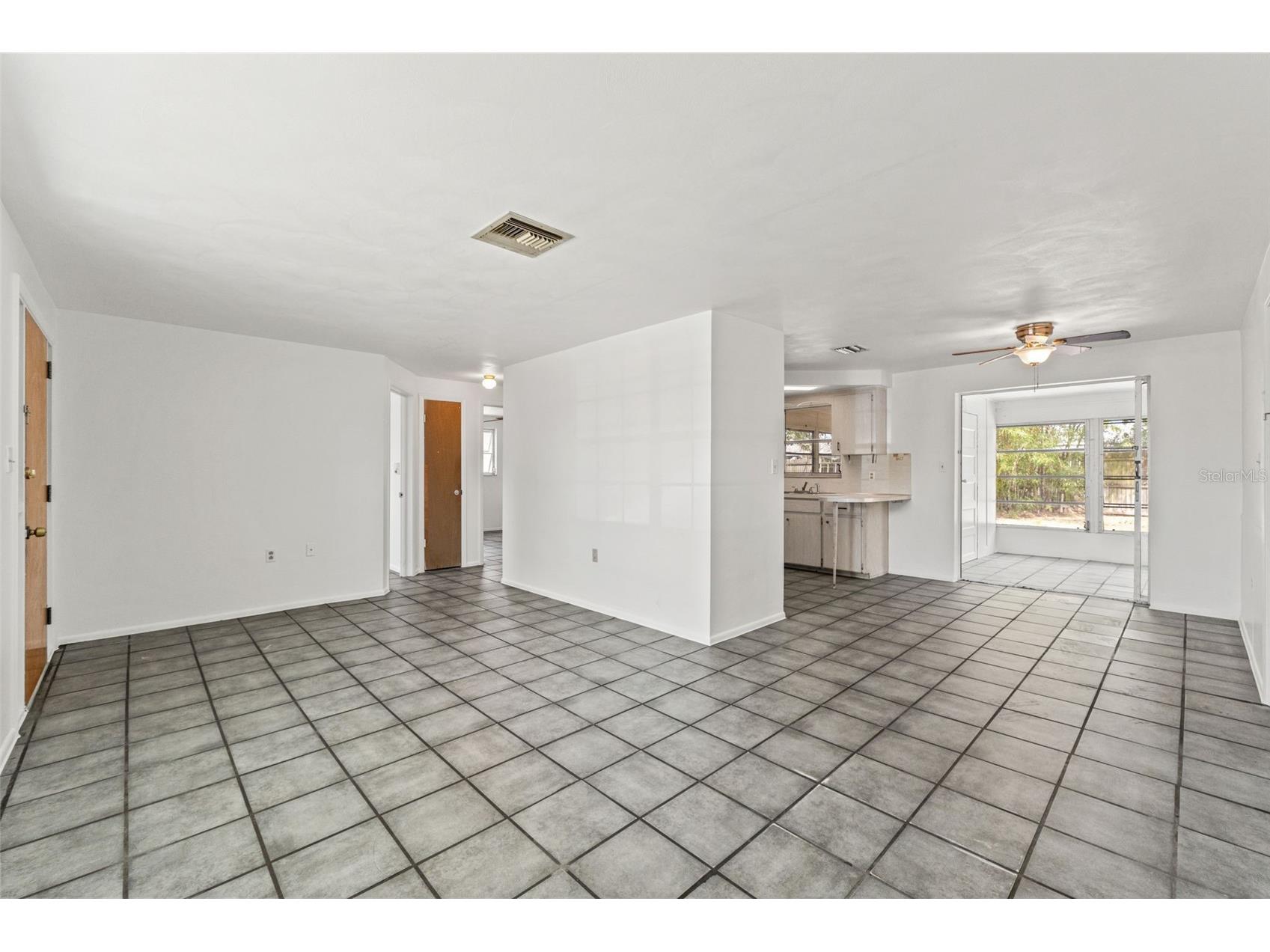 1050 Saxon Lane Holiday FL 34691 W7884854 image6