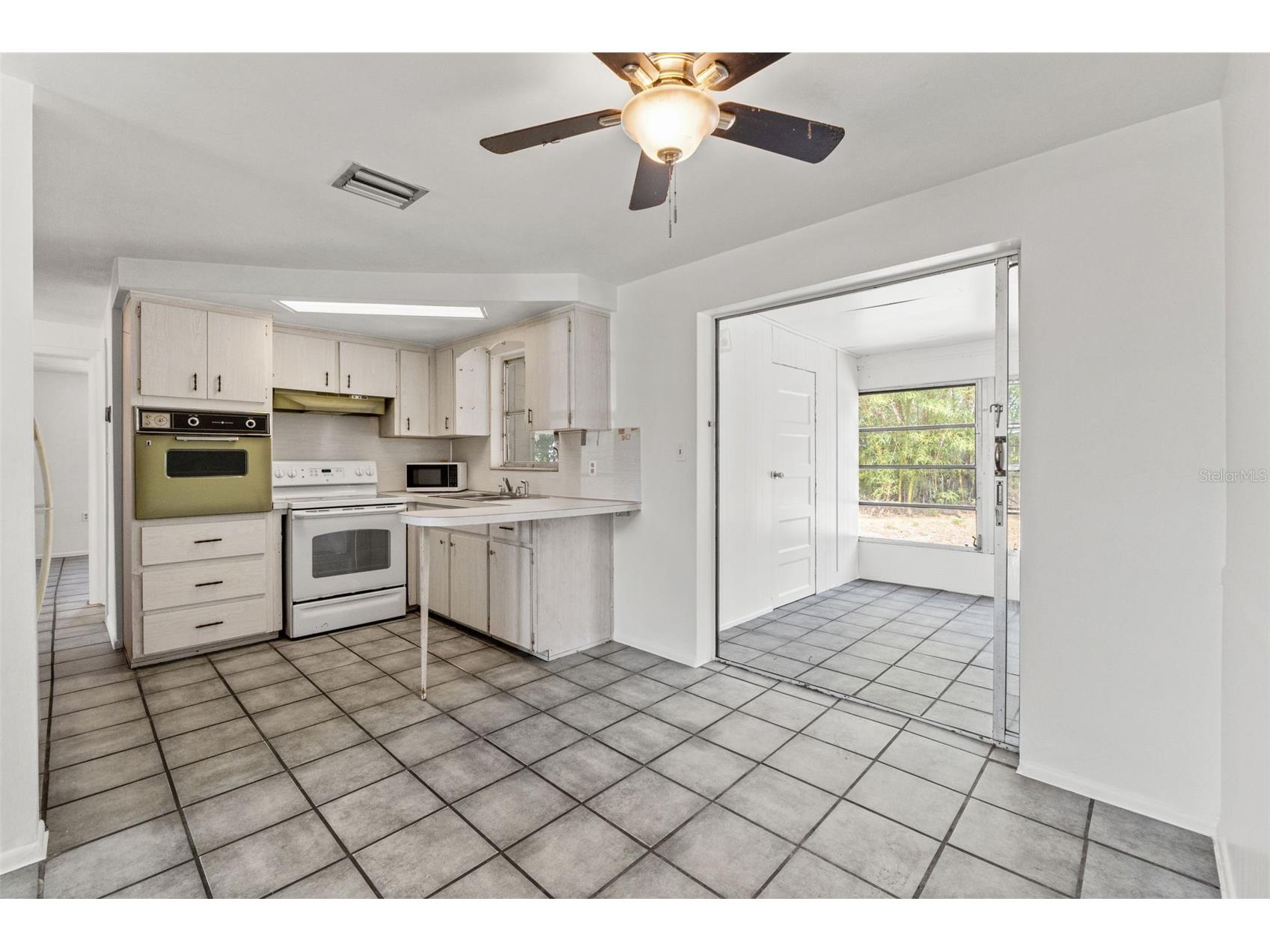 1050 Saxon Lane Holiday FL 34691 W7884854 image9