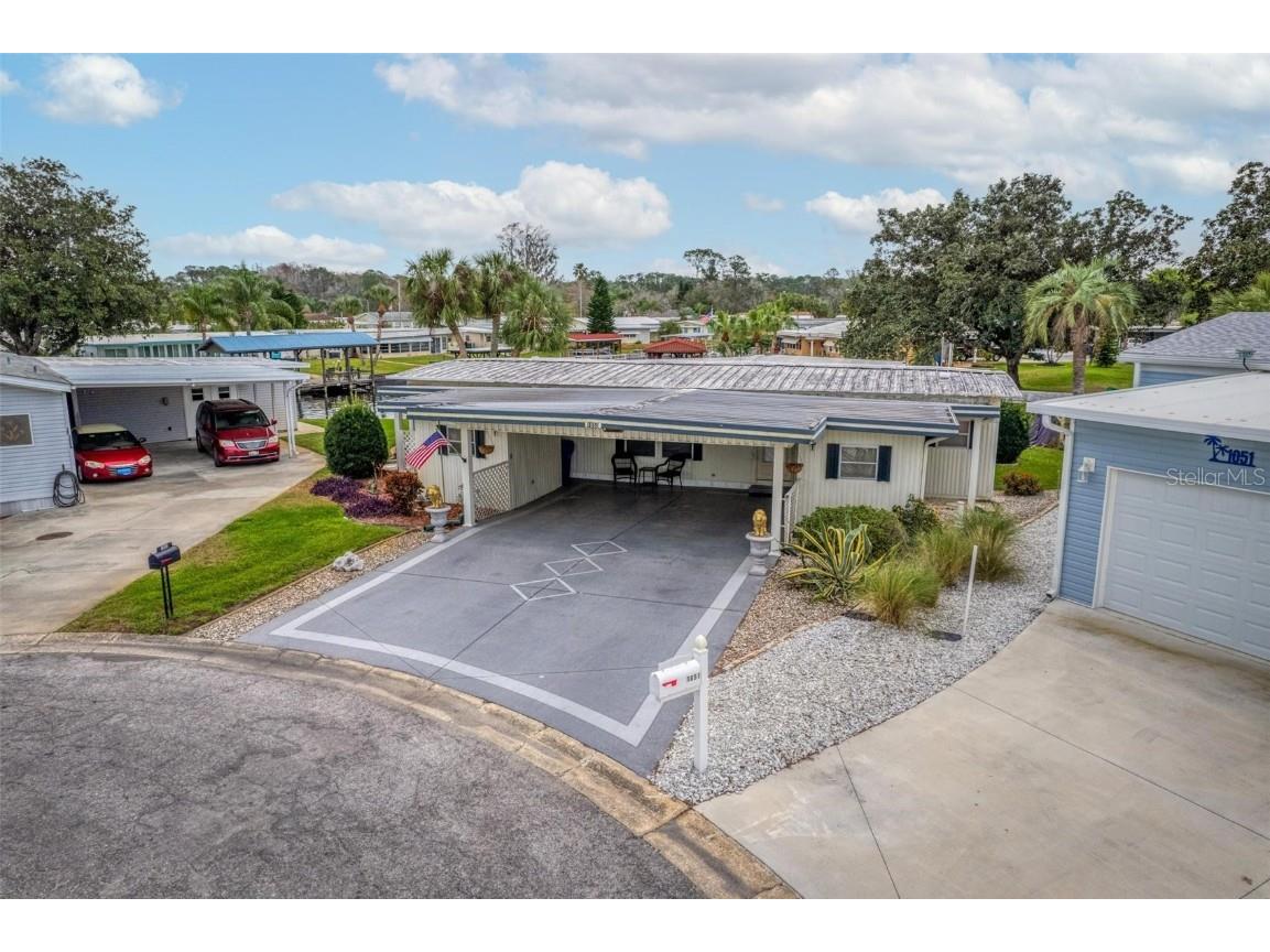 1050 Shawn Court Tavares FL 32778 - HARRIS CHAIN OF LAKES G5093158 image1