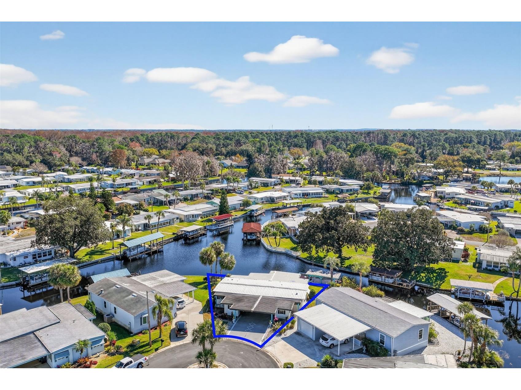 1050 Shawn Court Tavares FL 32778 - HARRIS CHAIN OF LAKES G5107375 image1