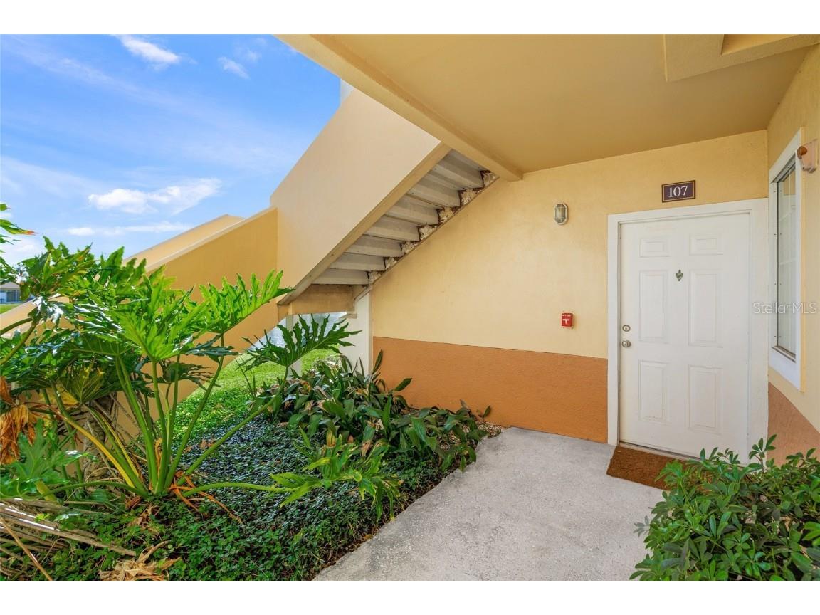 1050 Villagio Circle #107 Sarasota FL 34237 A4629232 image1