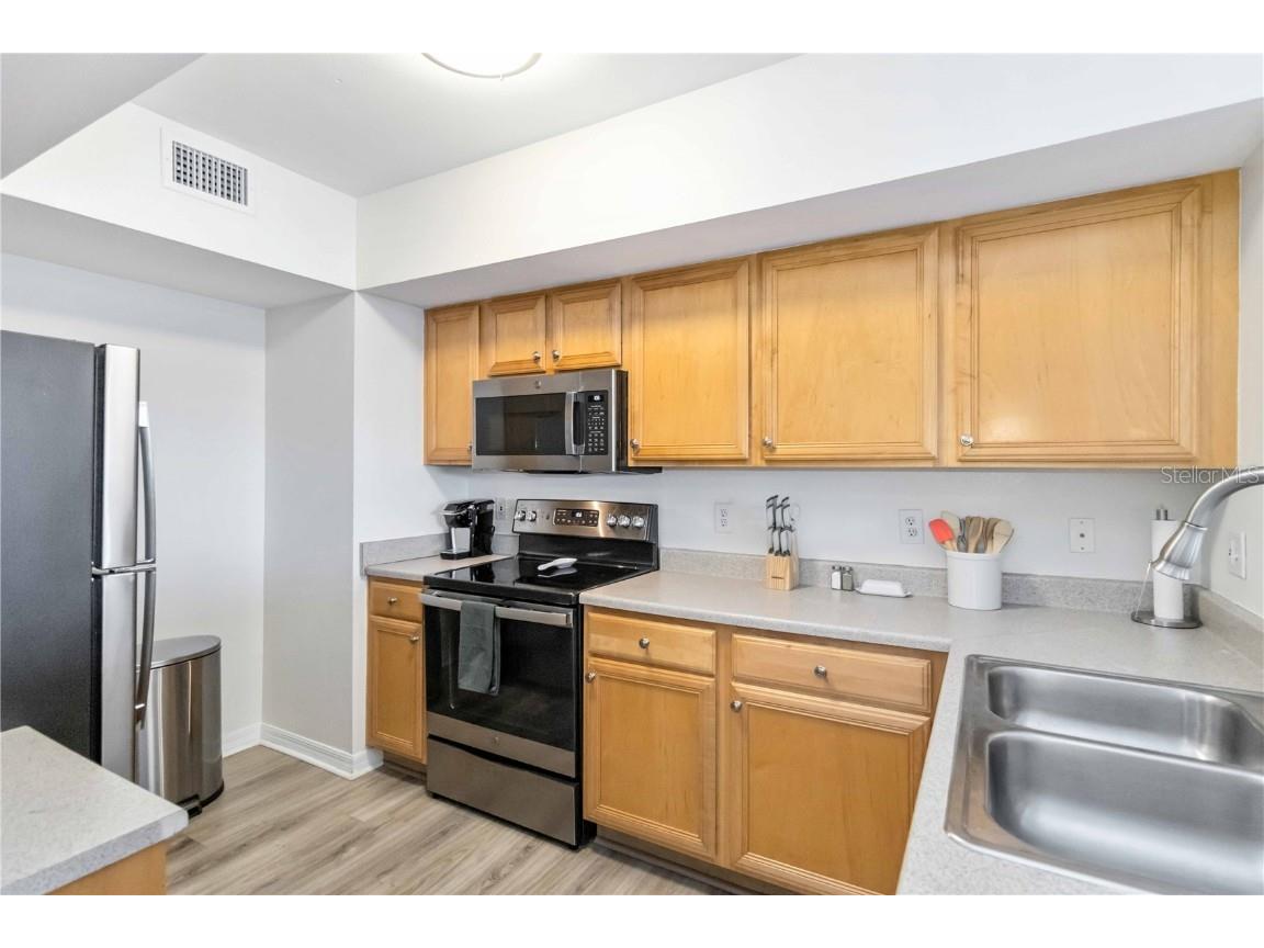 1050 Villagio Circle #206 Sarasota FL 34237 A4661090 image16