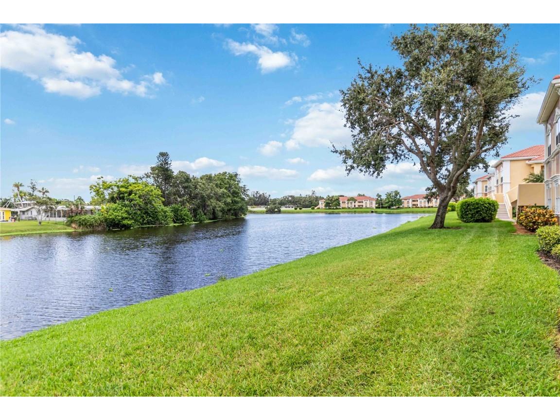 1050 Villagio Circle #206 Sarasota FL 34237 A4661090 image2