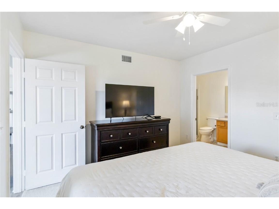 1050 Villagio Circle #206 Sarasota FL 34237 A4661090 image24