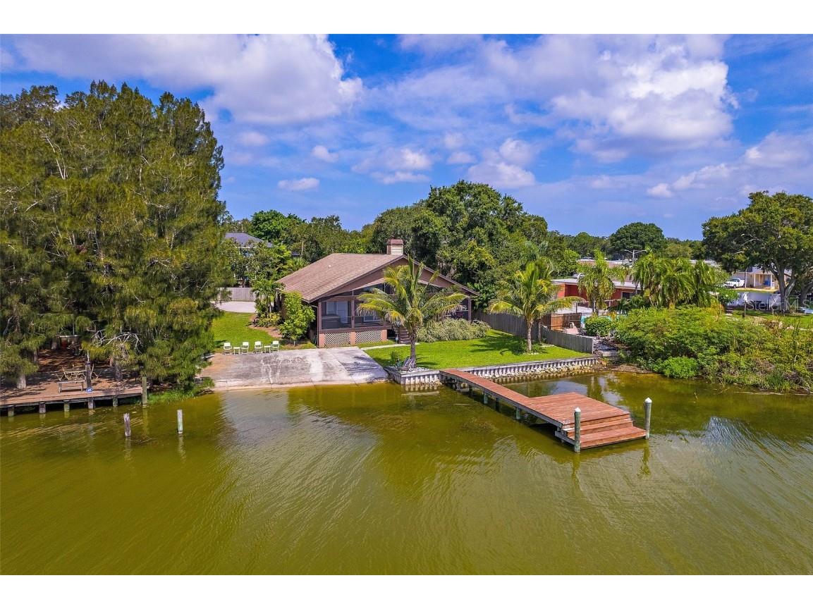 10505 Lake Breeze Drive Seminole FL 33772 - LAKE SEMINOLE U8204490 image1