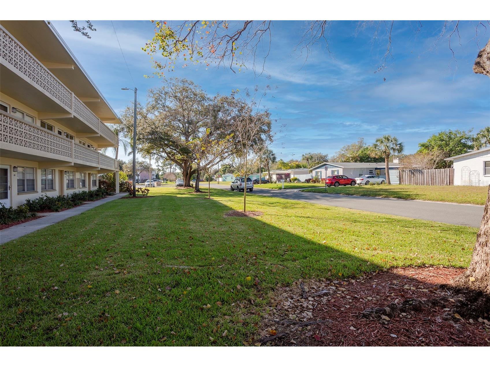 1051 79th Avenue N #103 Saint Petersburg FL 33702 U8252408 image6