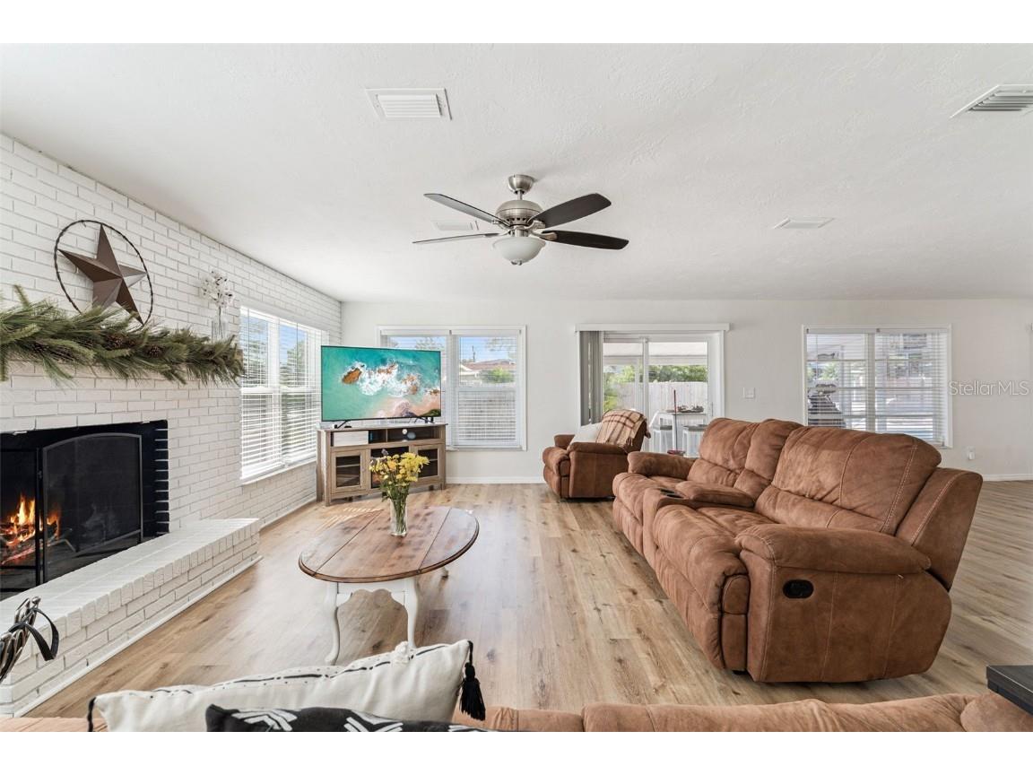 1051 Eva Street Deltona FL 32725 - Clear Lake O6351493 image8