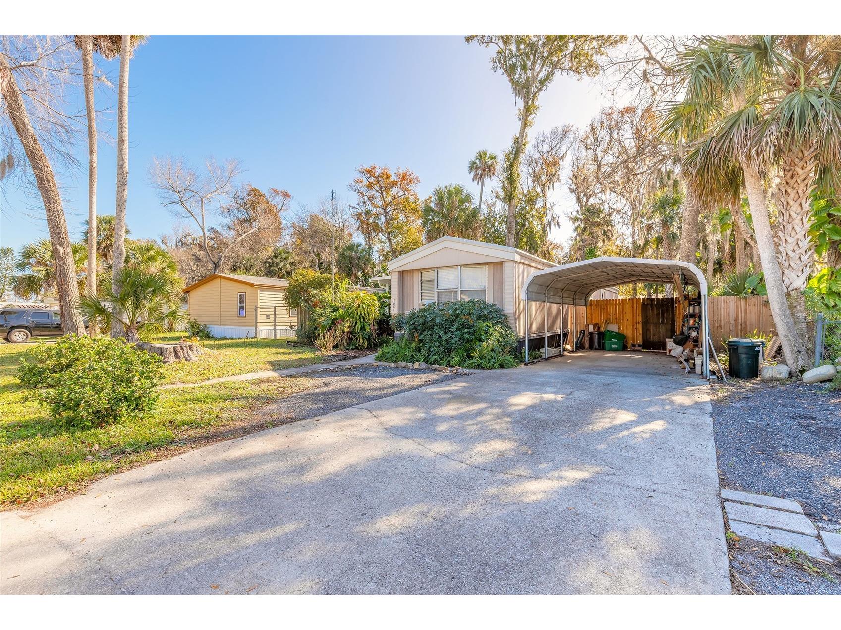 1051 Green Acres Circle N South Daytona FL 32119 V4946380 image1