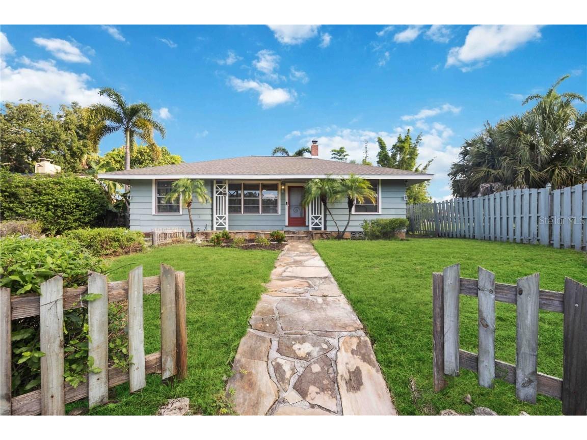 1051 Indian Beach Drive Sarasota FL 34234 A4621021 image1