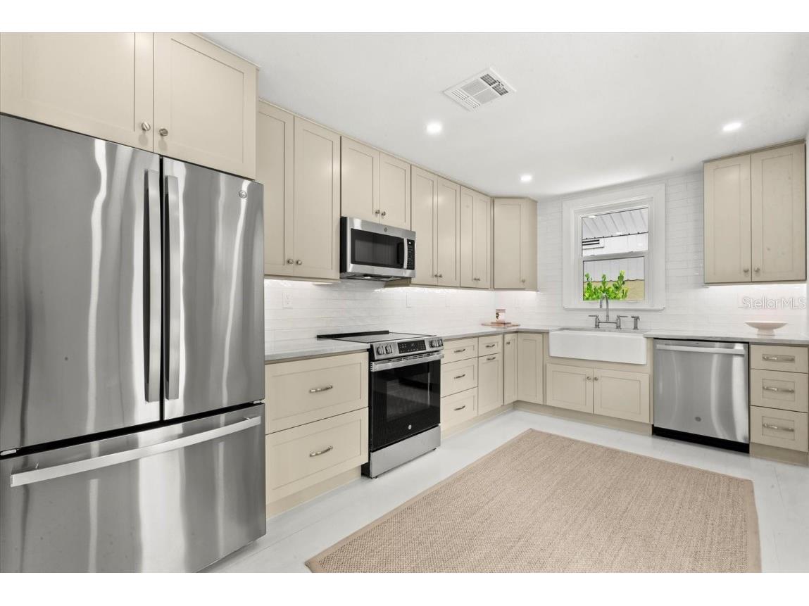 1051 Indian Beach Drive Sarasota FL 34234 A4673503 image10