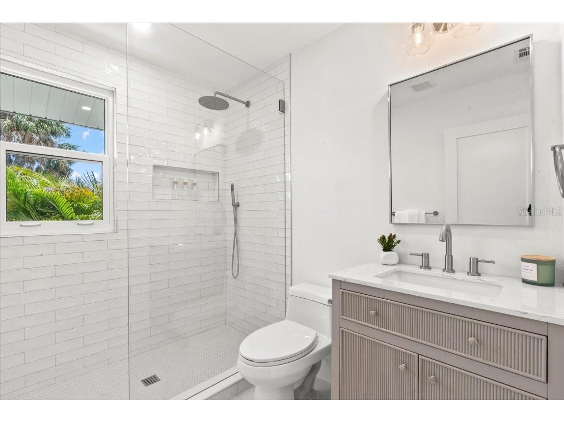 1051 Indian Beach Drive Sarasota FL 34234 A4673503 image13