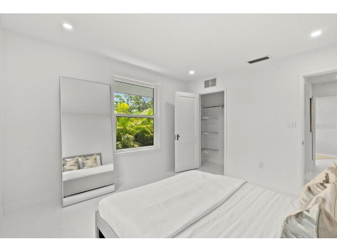 1051 Indian Beach Drive Sarasota FL 34234 A4673503 image16