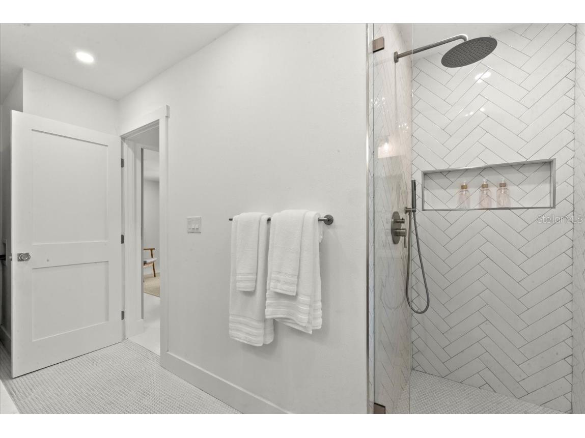 1051 Indian Beach Drive Sarasota FL 34234 A4673503 image17